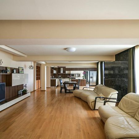 Central Flat With Monster Living Room Varna Bagian luar foto