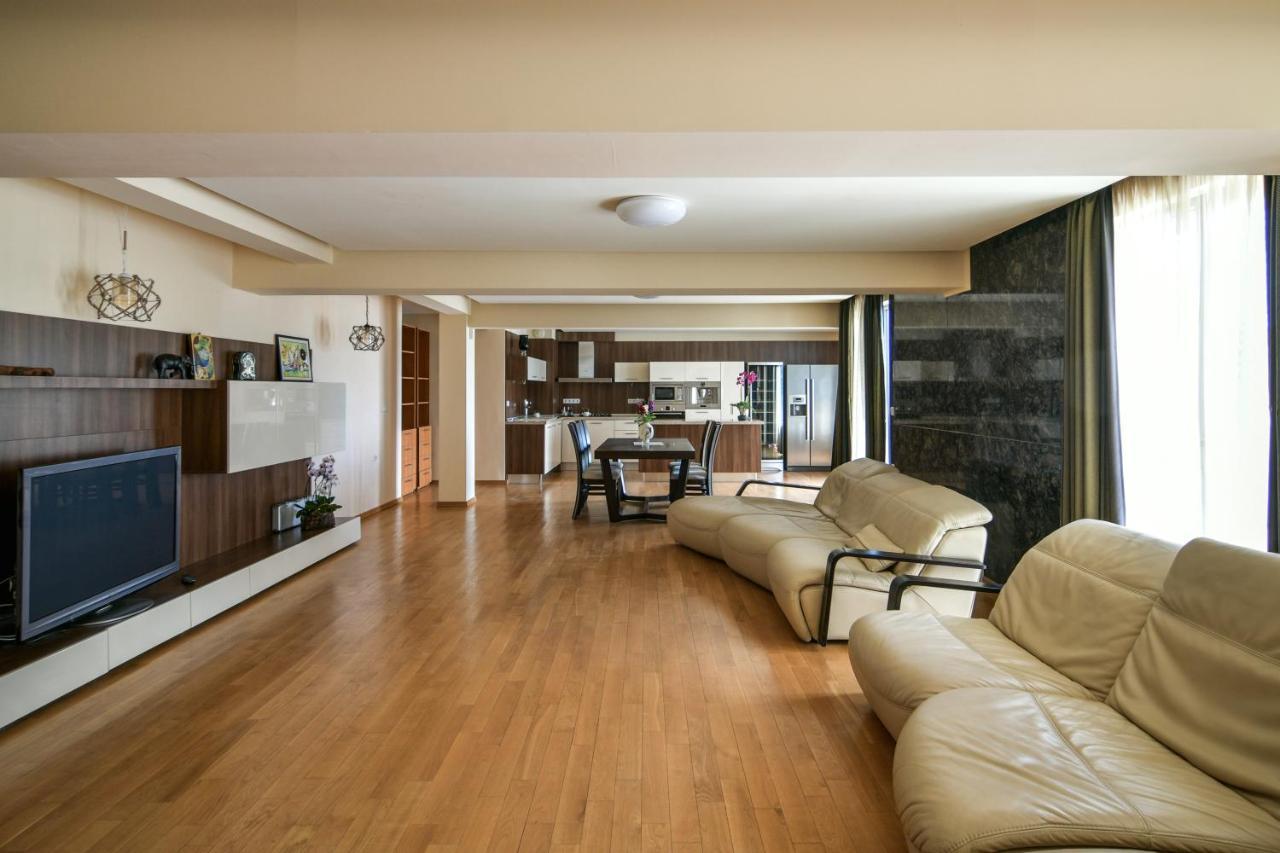 Central Flat With Monster Living Room Varna Bagian luar foto