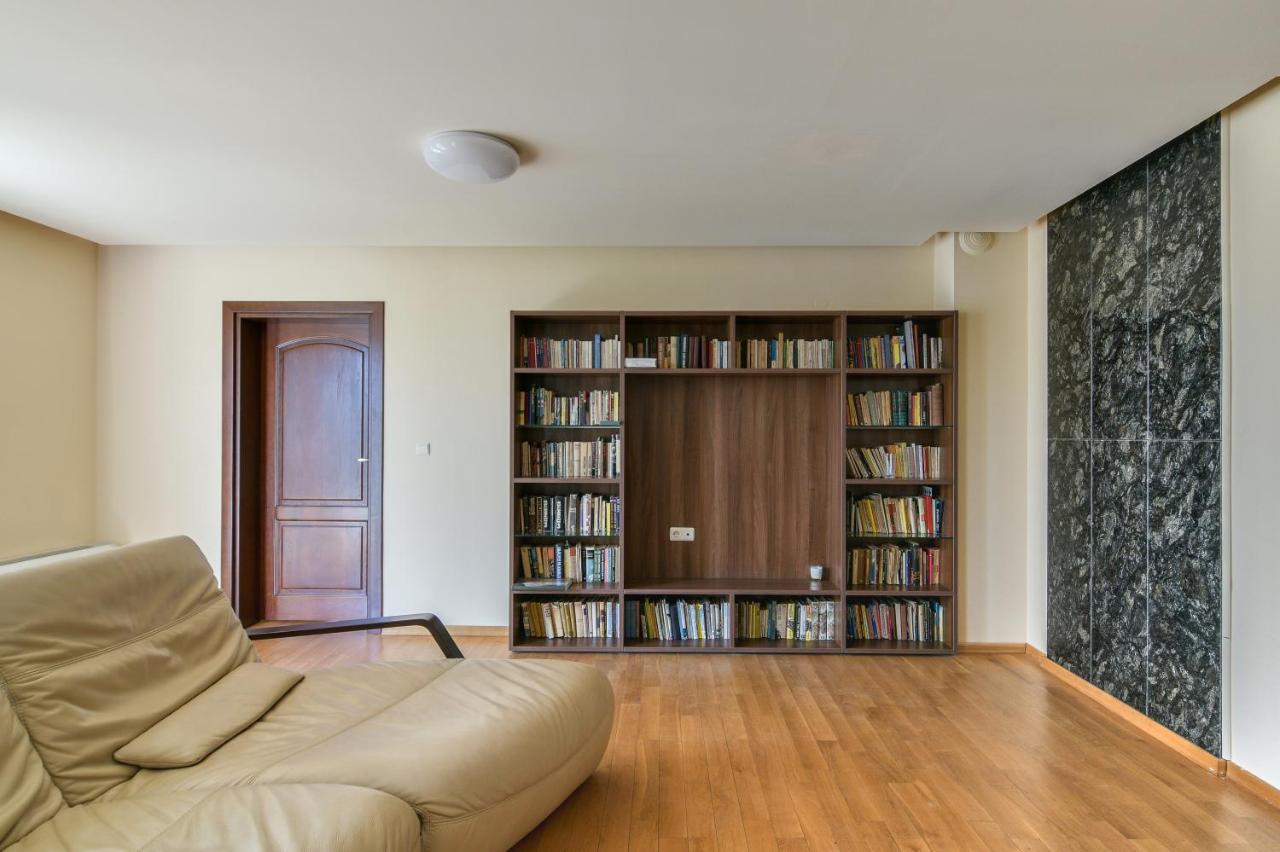 Central Flat With Monster Living Room Varna Bagian luar foto