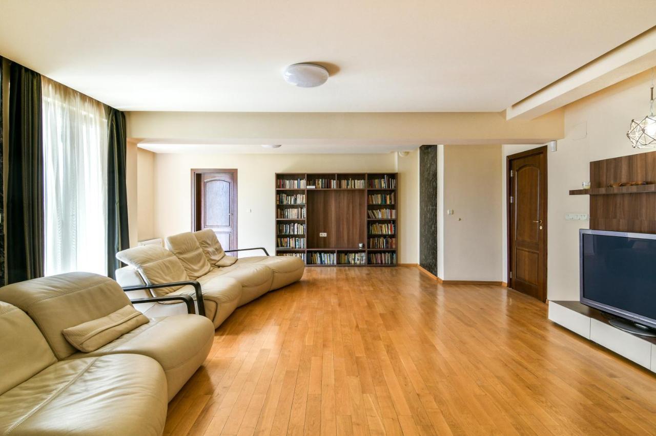 Central Flat With Monster Living Room Varna Bagian luar foto