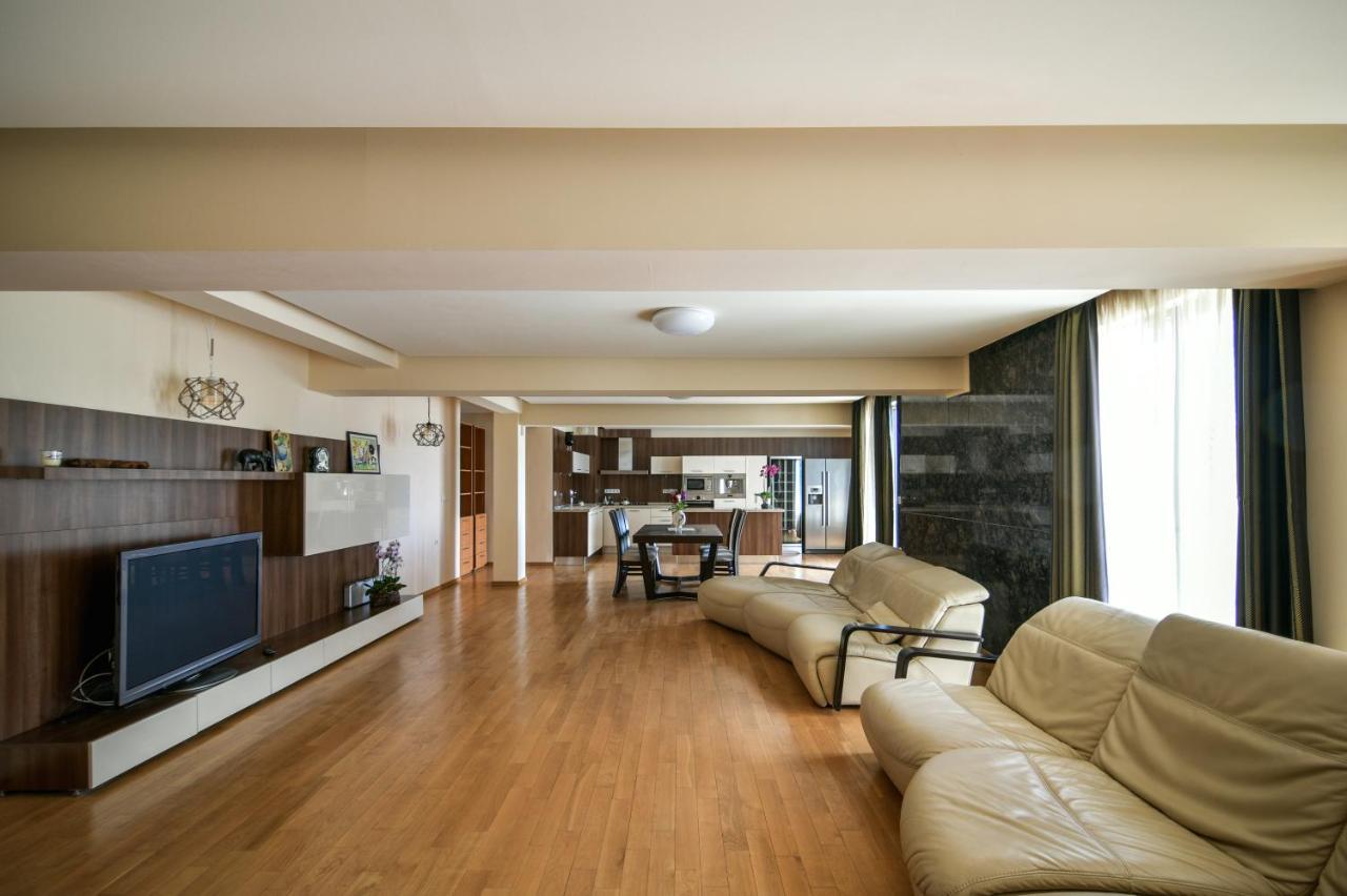 Central Flat With Monster Living Room Varna Bagian luar foto