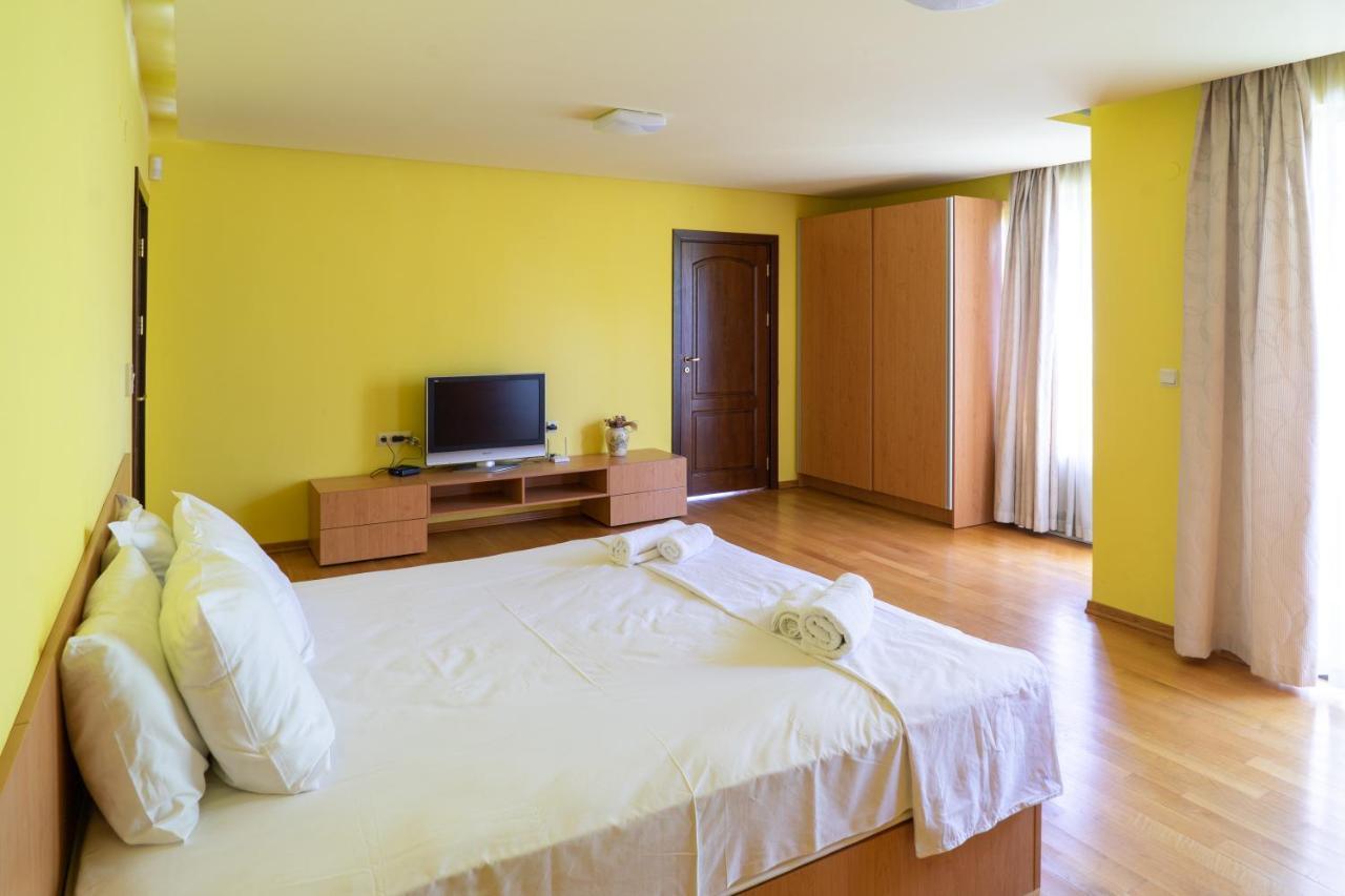 Central Flat With Monster Living Room Varna Bagian luar foto