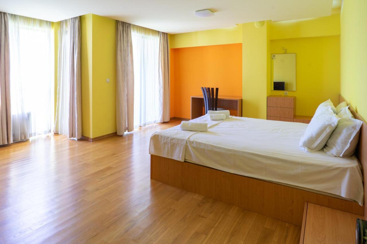 Central Flat With Monster Living Room Varna Bagian luar foto