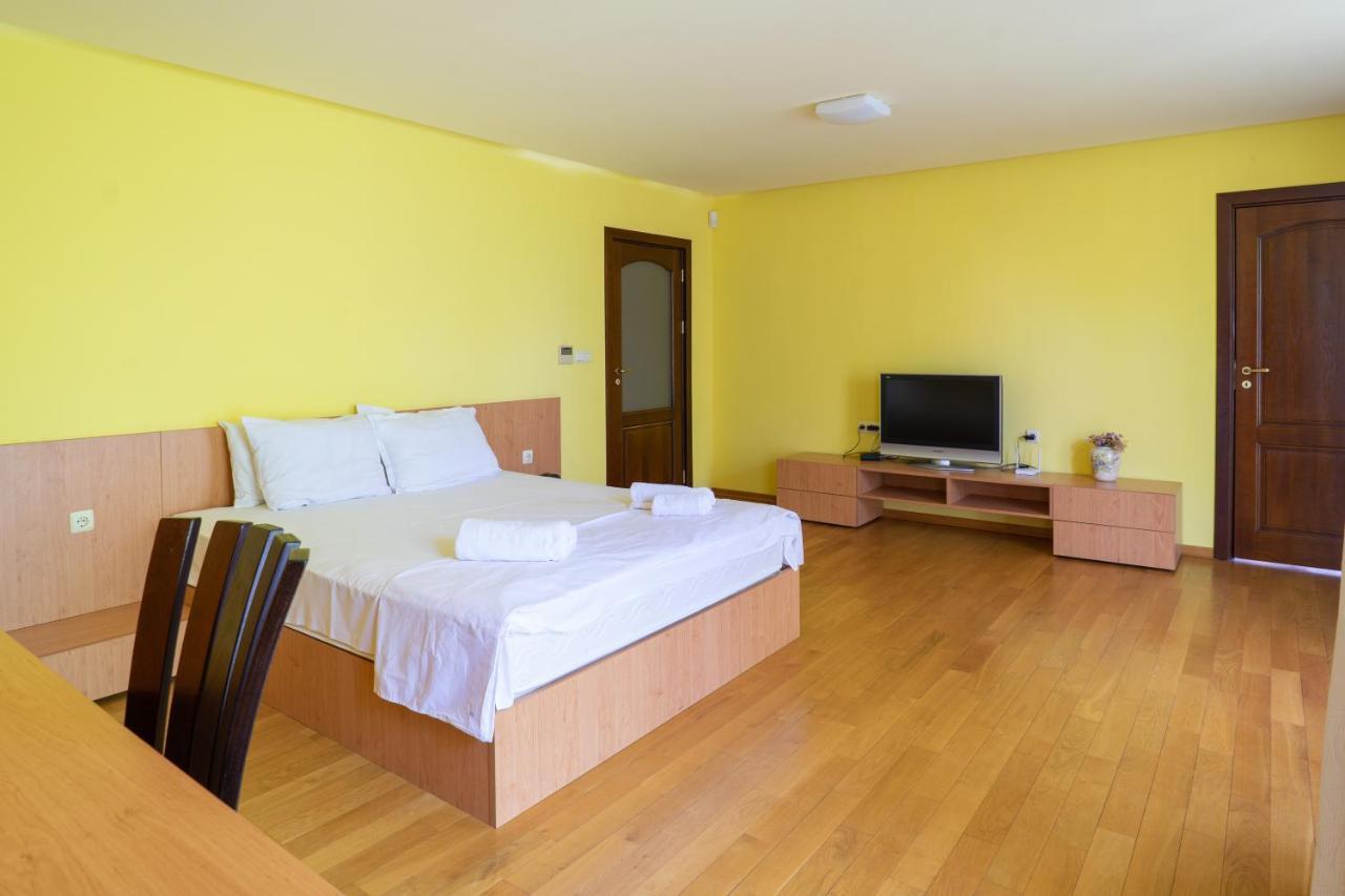 Central Flat With Monster Living Room Varna Bagian luar foto